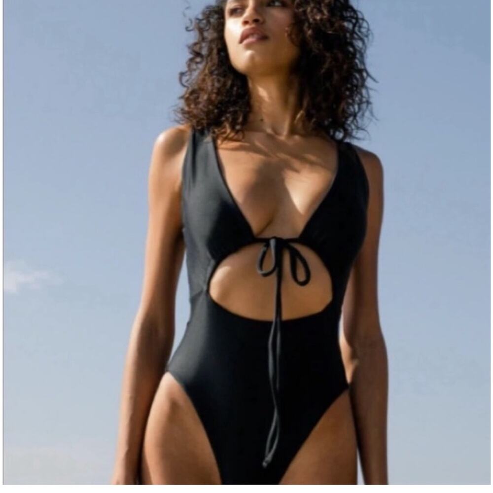 JADE SWIM Swimsuit Size Extra Small Cava One Piece Black NWT Cutout Beach